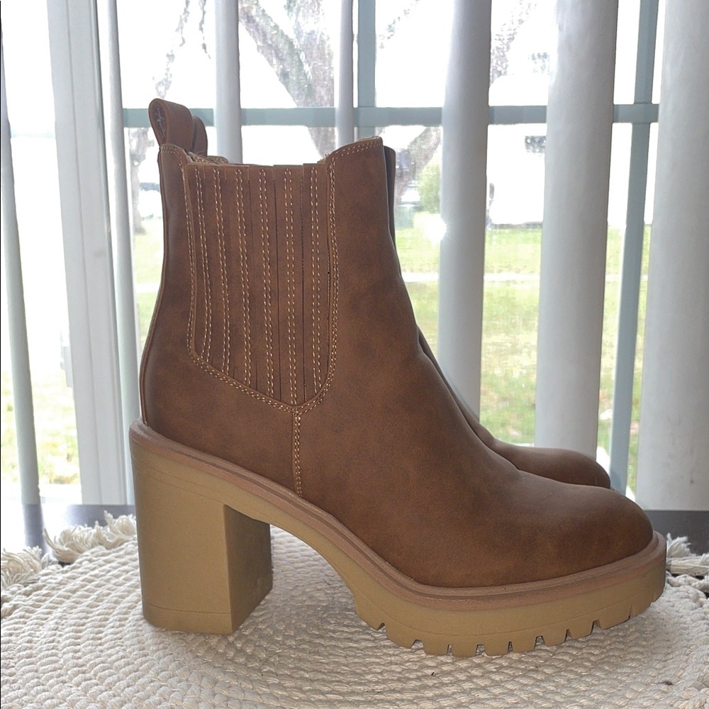 DV by Dolce Vita Tan Heeled Ankle Boots